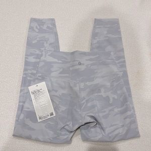 Lululemon Wunder Under HR tight 25 inch. Size 6. NWT.